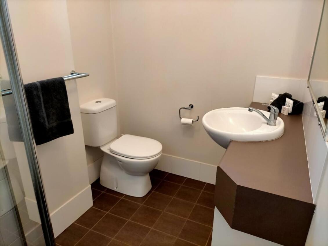 Derby Lodge Self Contained Apartments Ngoại thất bức ảnh