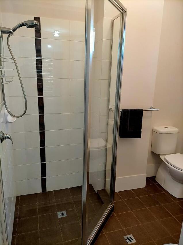 Derby Lodge Self Contained Apartments Ngoại thất bức ảnh