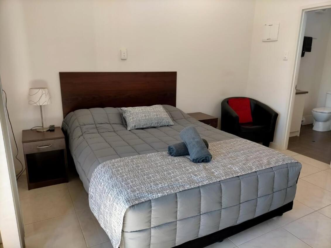 Derby Lodge Self Contained Apartments Ngoại thất bức ảnh