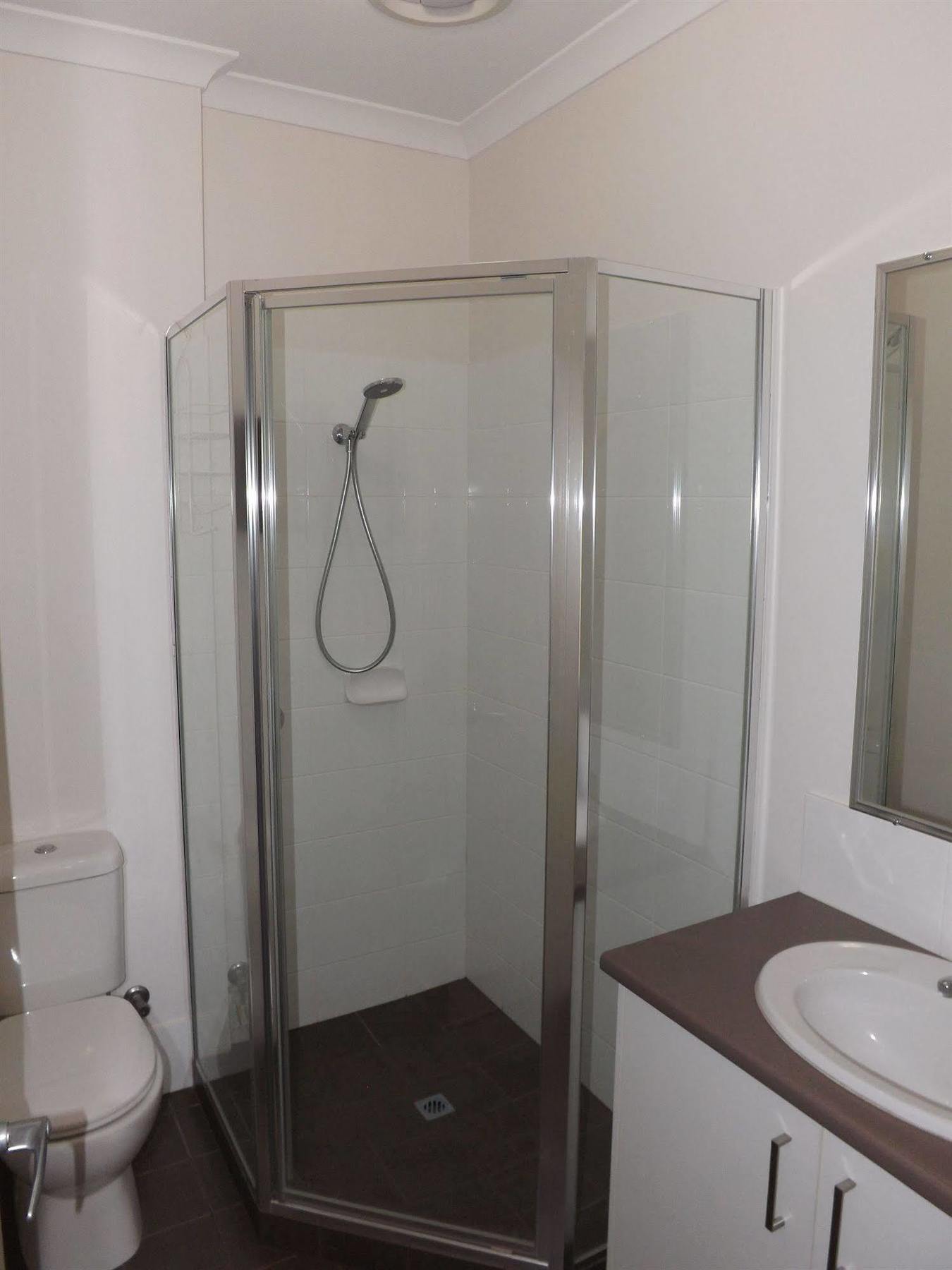 Derby Lodge Self Contained Apartments Ngoại thất bức ảnh