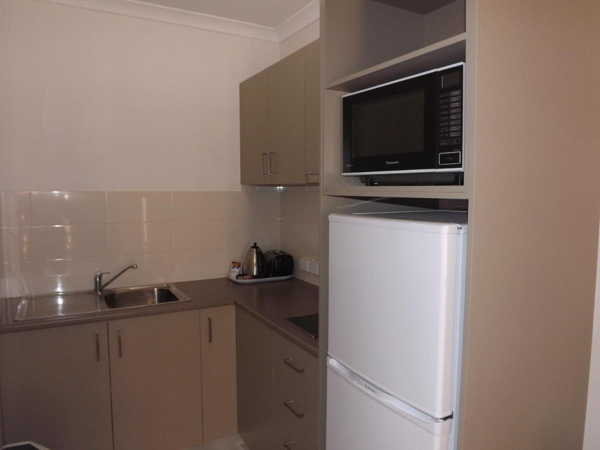 Derby Lodge Self Contained Apartments Ngoại thất bức ảnh